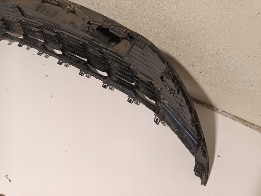 Решётка w бампер toyota yaris 3 2017 - средняя перед Недорого