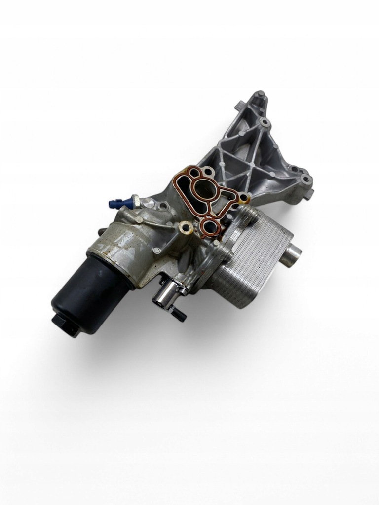 фото №7, Audi a4 s4 b9 8w 2023 кронштейн / кронштейн фильтра масла 06n903143