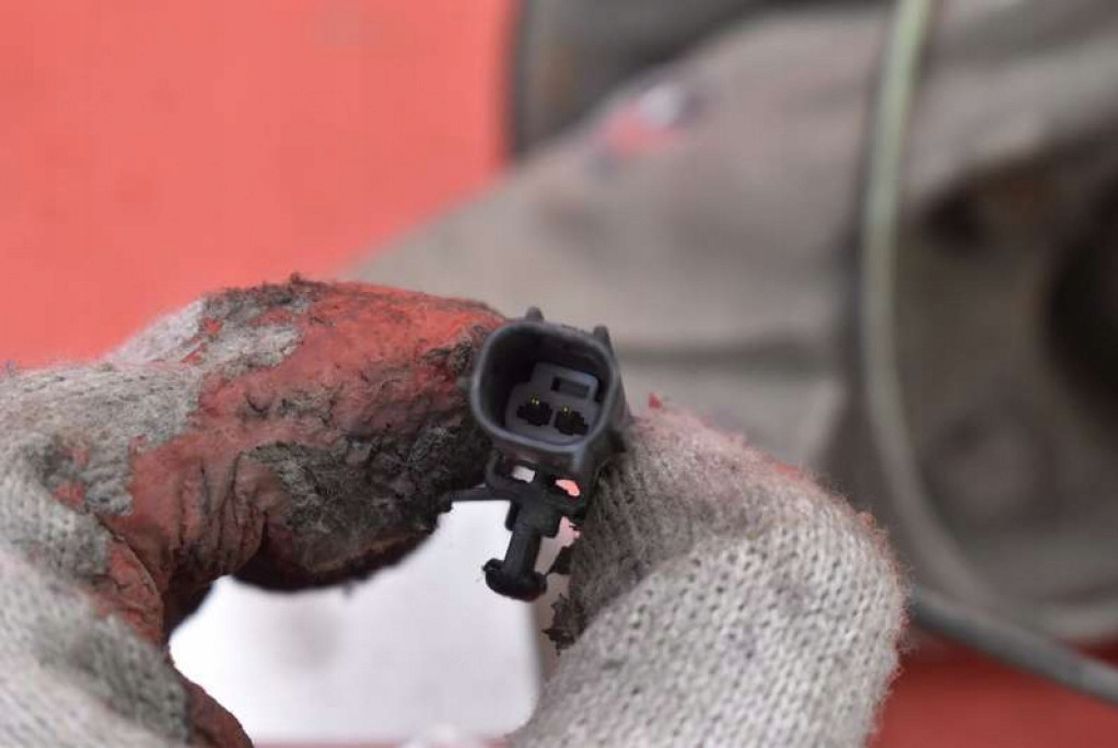 фото №9, Поворотный кулак ступица правая перед toyota prius 3 iii xw30 1.8 hybrid 99 km 09-11