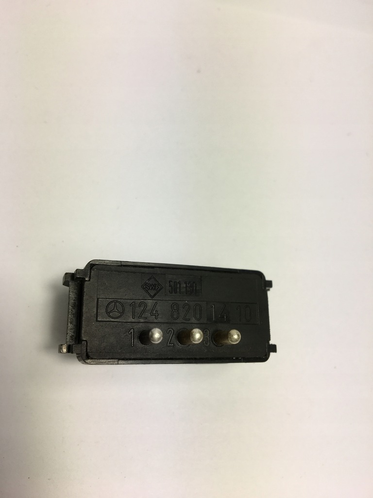 фото №8, Выключатель кнопка освещение задний сиденье кабины mercedes w124 1248201410