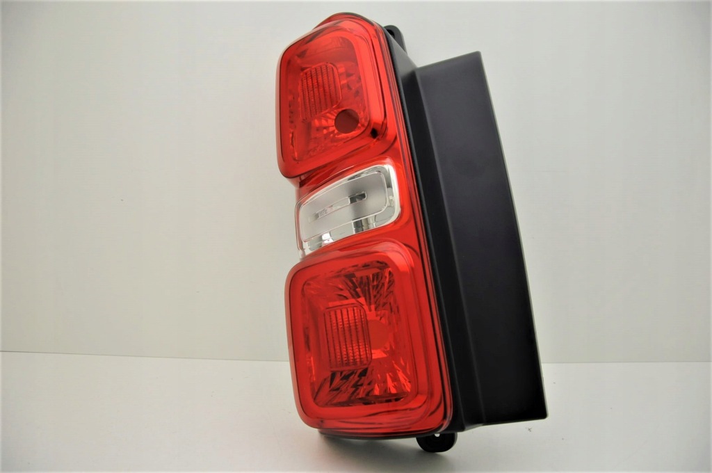 фото №3, Toyota proace od 2016- лампа задняя левая nowa