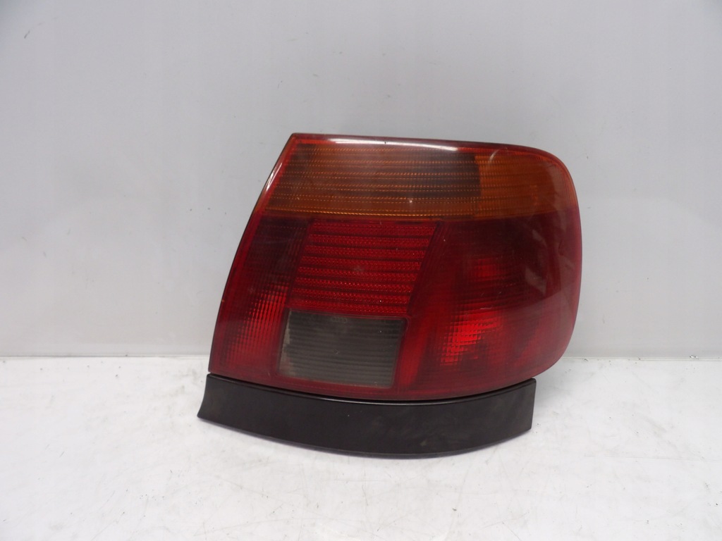 фото №1, Лампа правая задняя audi a4