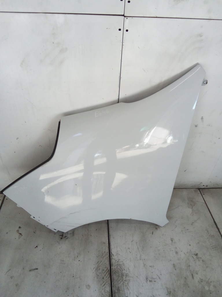 фото №1, E646 крила лівий перед master 3 білий