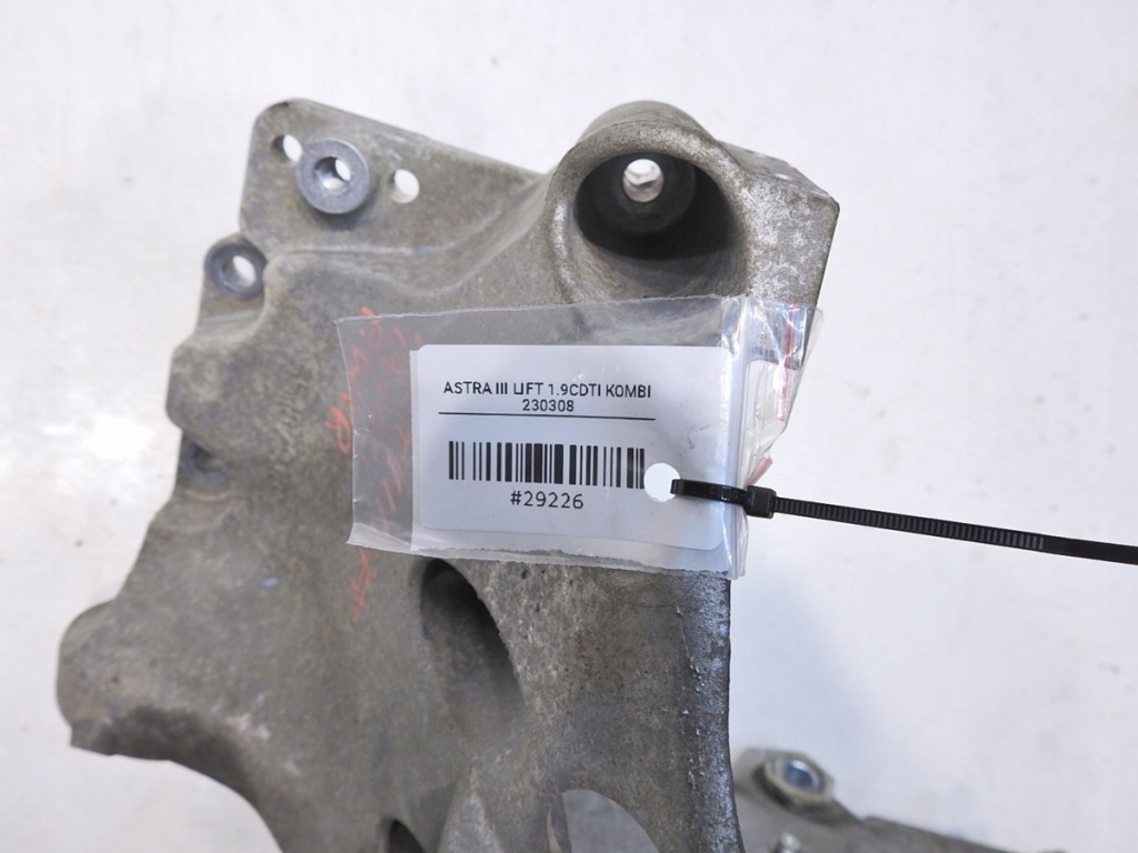 Кронштейн насоса уприскування opel astra iii h 1.9 cdti Недорого