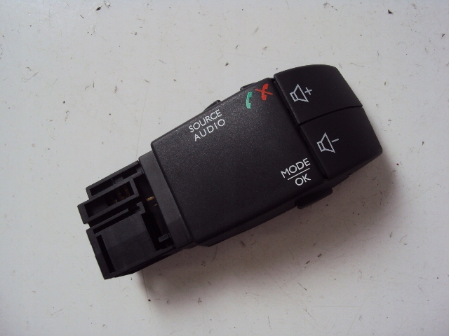 фото №1, Панель радио рычаг renault clio iv 12-16