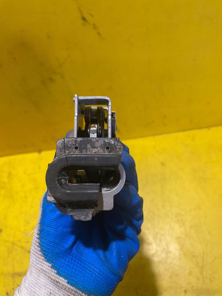 фото №6, Audi a4 s4 b6 8e 8h 2003 крепление замок дверь правый задняя