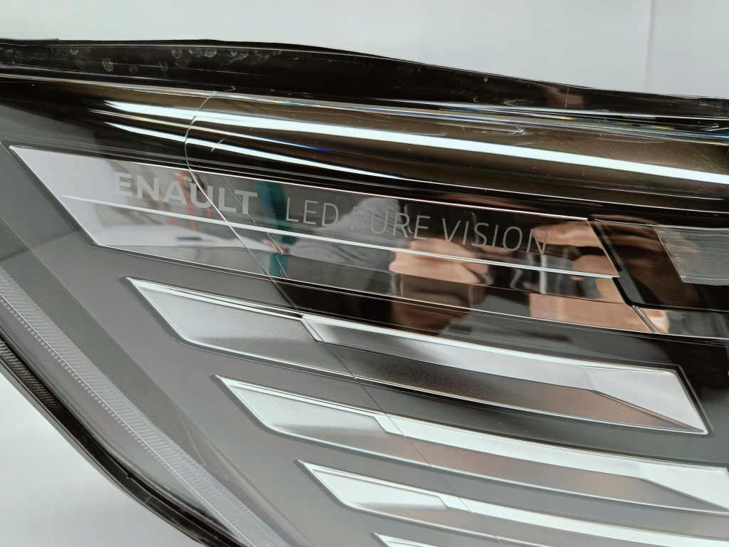 Renault trafic 3 рестайлинг  4 21- фара правый  перед led pure vision 260102899r Киев