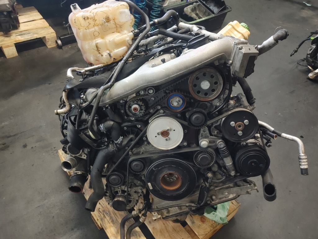 Купити Двигун audi q7 3.0 tdi cas casa без  картера масляний