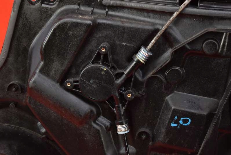 фото №6, Подъемник стекло левый перед eu gj6a-97xn mazda 6 1 i gg 02-05