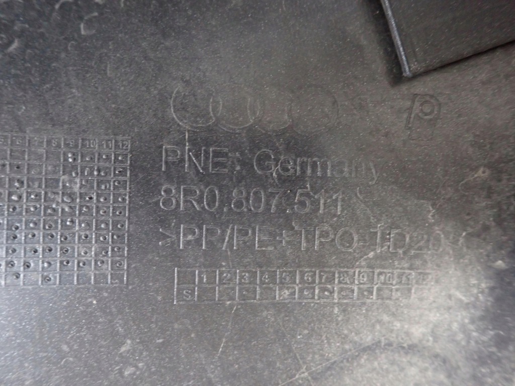 Audi q5 8r 8r0 рестайлінг  бампер задній задній звичайний на фаркоп  8r0807511 Оригінал