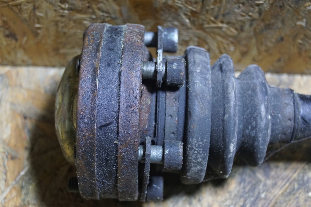 Приводной вал задний porsche boxster 986 98633202450 Киев