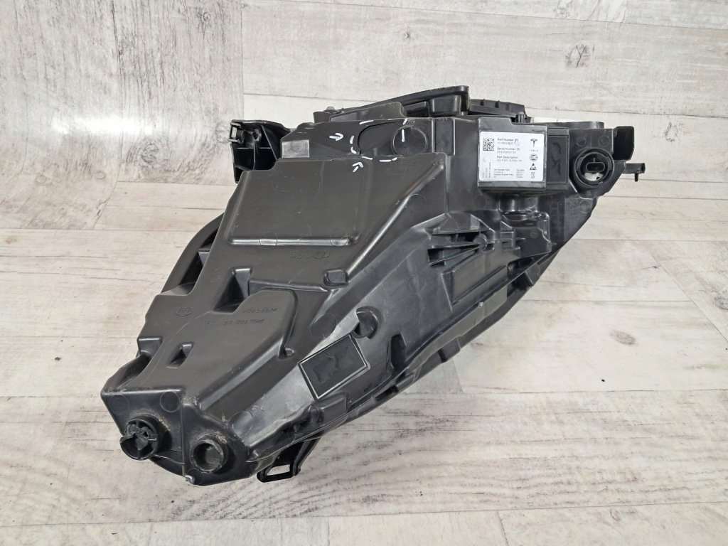 Купить Tesla 3 y рестайлинг  фара правый перед передняя full led 1514953-00-d