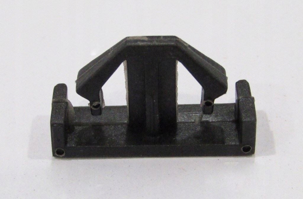 фото №1, Клипса решётки решётка бампера scania p g r