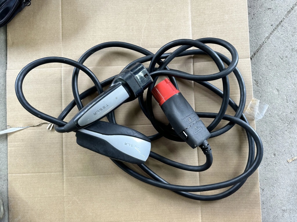 Купити 1058220-02-d зарядний пристрій tesla 3фаза 440v.