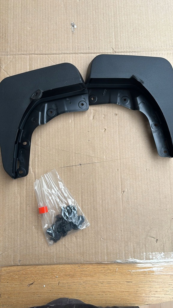 фото №1, 8v4075101 audi a3 2013 брызговики задняя