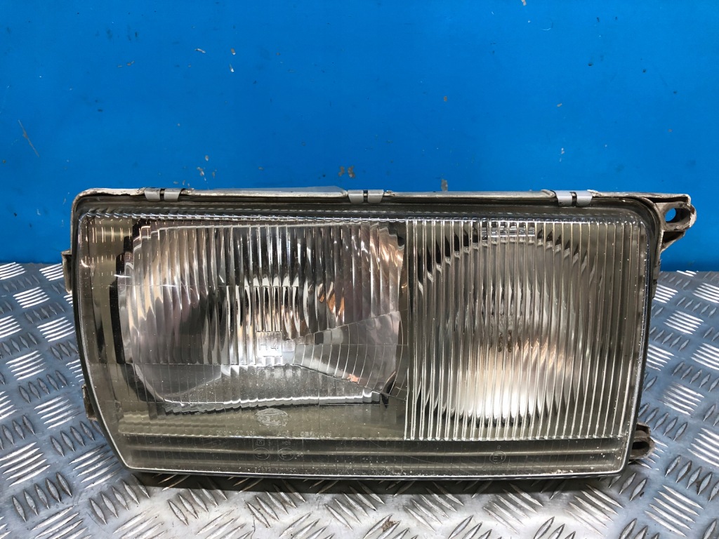 фото №1, Mercedes w123 coupe c123 лампа правый перед правая передняя hella