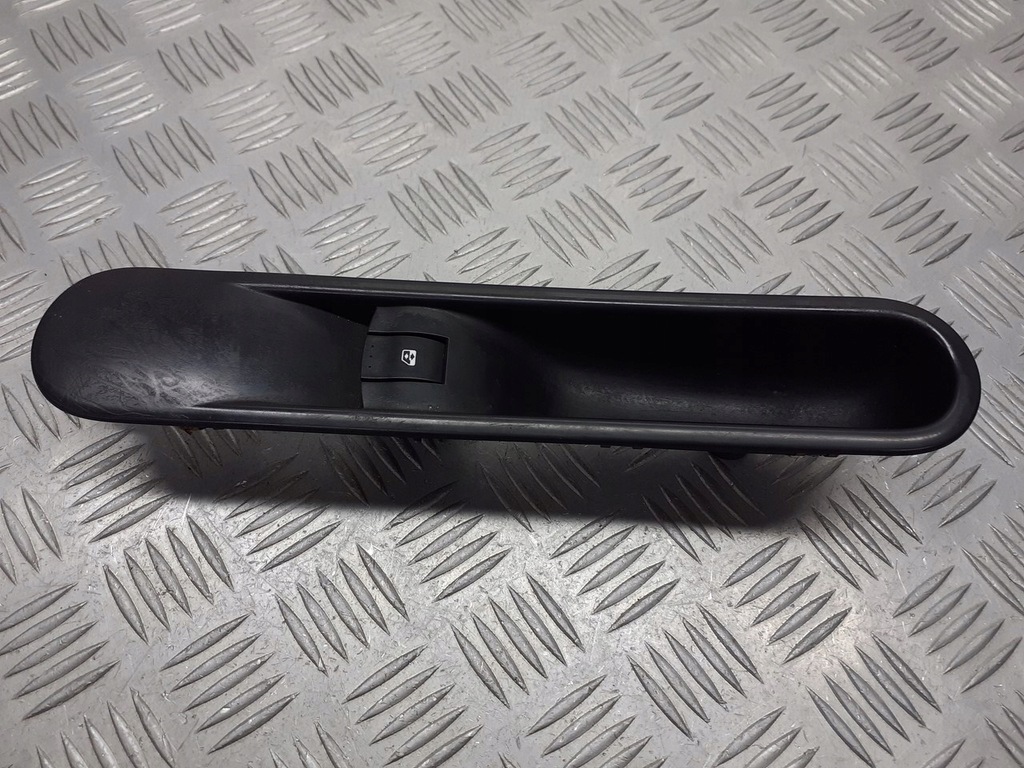 фото №1, Панель стекло правый перед renault espace iv 820012127