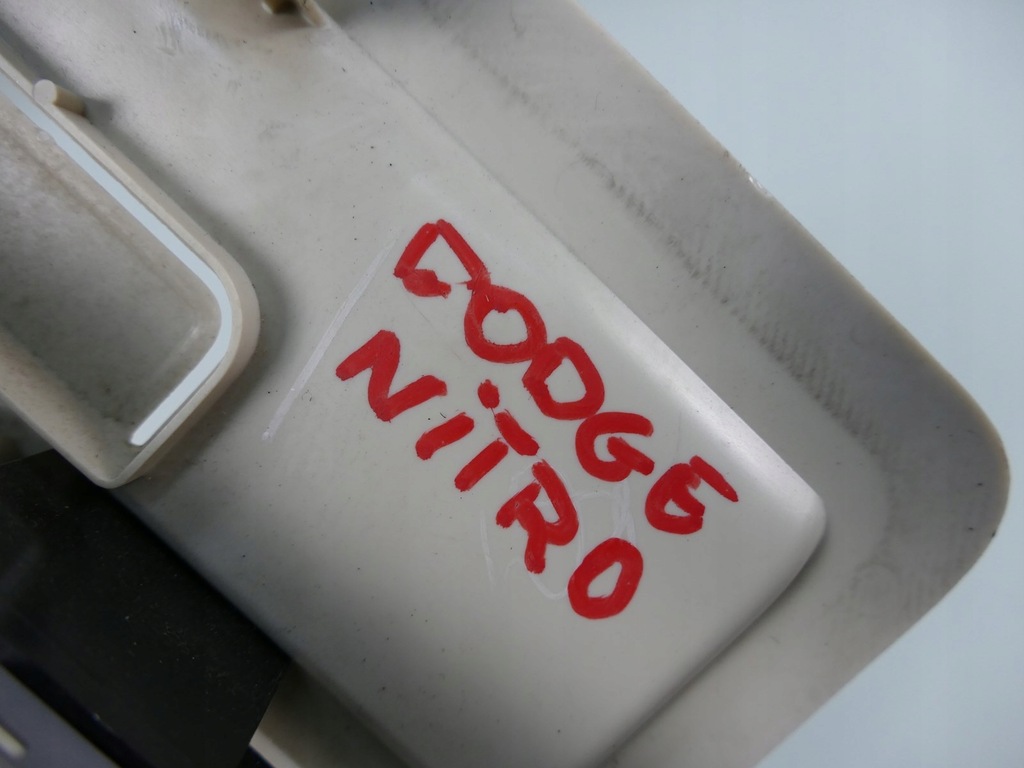 фото №9, Dodge nitro лампа кабіни śiwatło освітлення