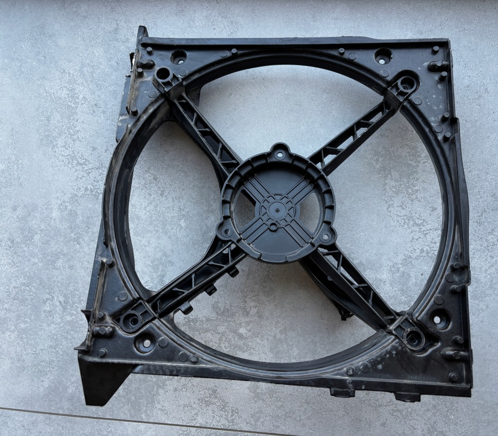 Кронштейн кронштейн правой радиатора/ вентилятора porsche 911 992 992121384b Недорого