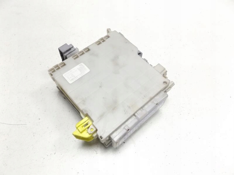 Купити Lexus ls iv 600hl 5.0 lift коробка запобіжників