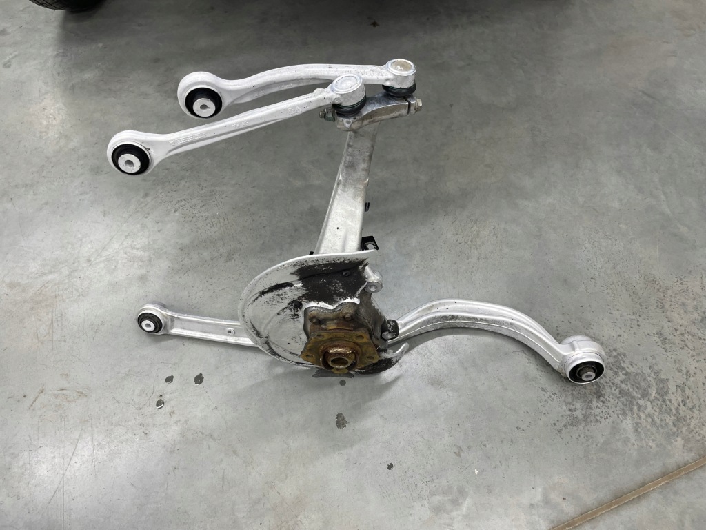 фото №1, Поворотный кулак комплектная левая a6 a7 c8 рычаги оригинал