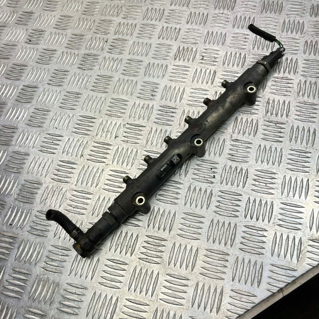 Купить Молдинг впрыскная volvo xc90 1 30622085 2.4l дизель 120kw 2004