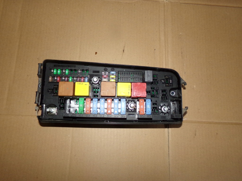 Купить Коробка предохранителей 13241892 signum vectra c