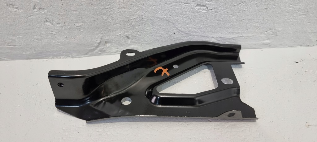 фото №8, Кронштейн крила ліва tesla model y