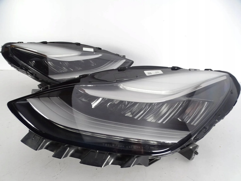 фото №1, Лампа перед передняя левая tesla 3 full led
