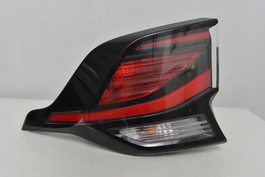 фото №1, Kia sportage 5 v лампа левая задняя led 92401r2000