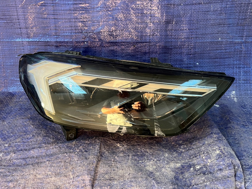 фото №1, Audi a1 82a права лампа full led