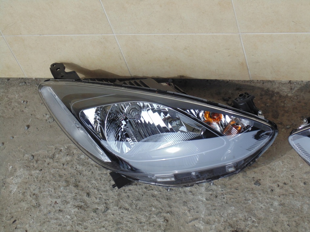 фото №1, Лампа правая mazda 2 ii 2013 rok. anglik