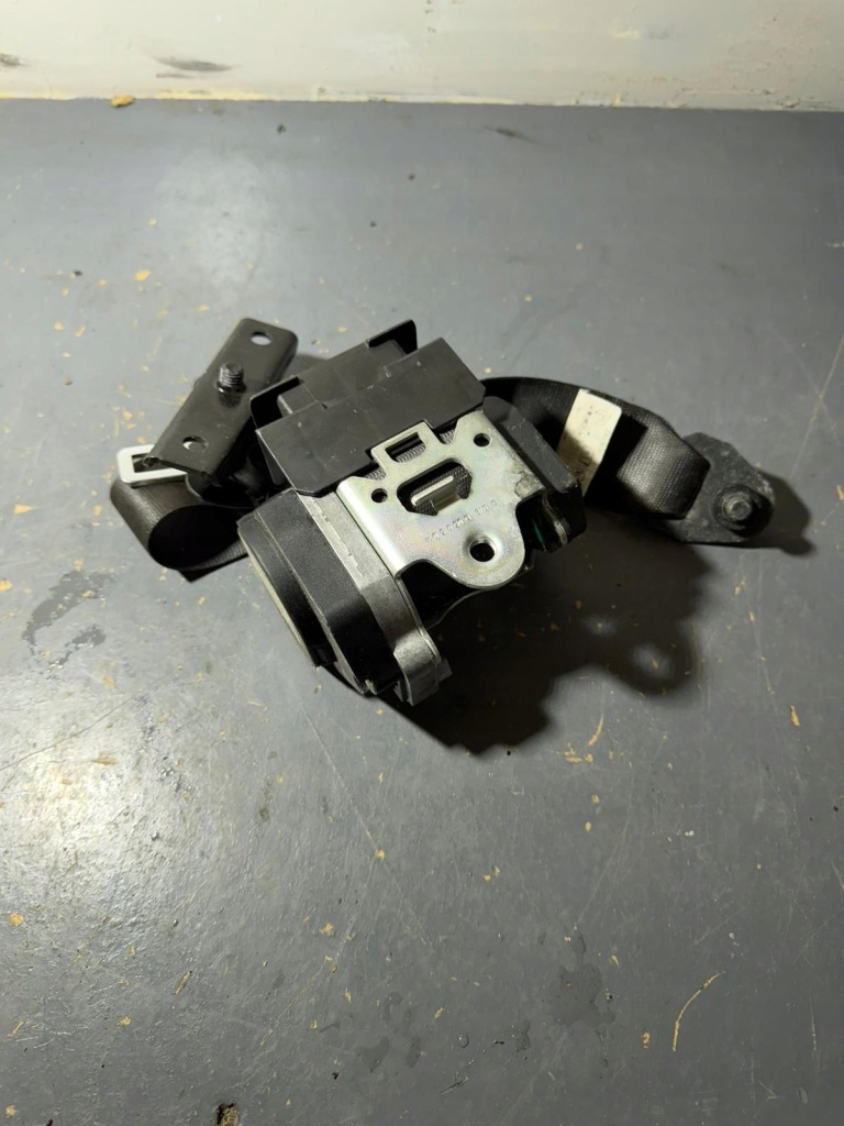 Купити Bmw 7 e65 e66 рестайлінг  ремінь безпеки правий перед 561148401