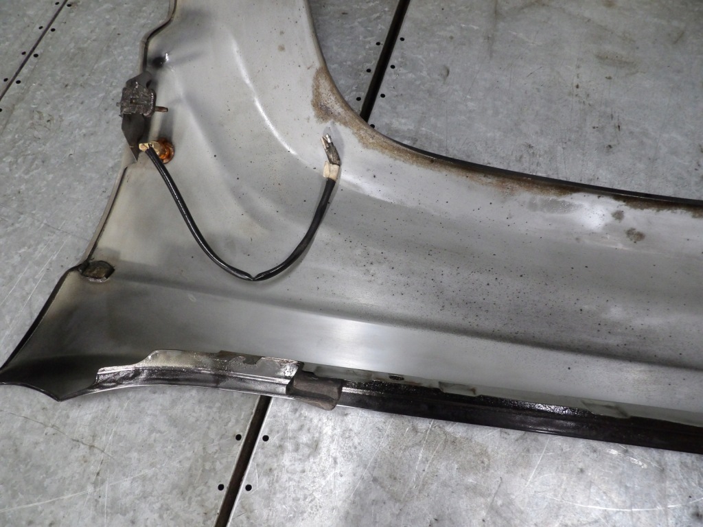 Купити Jeep grand cherokee wj крило правий перед