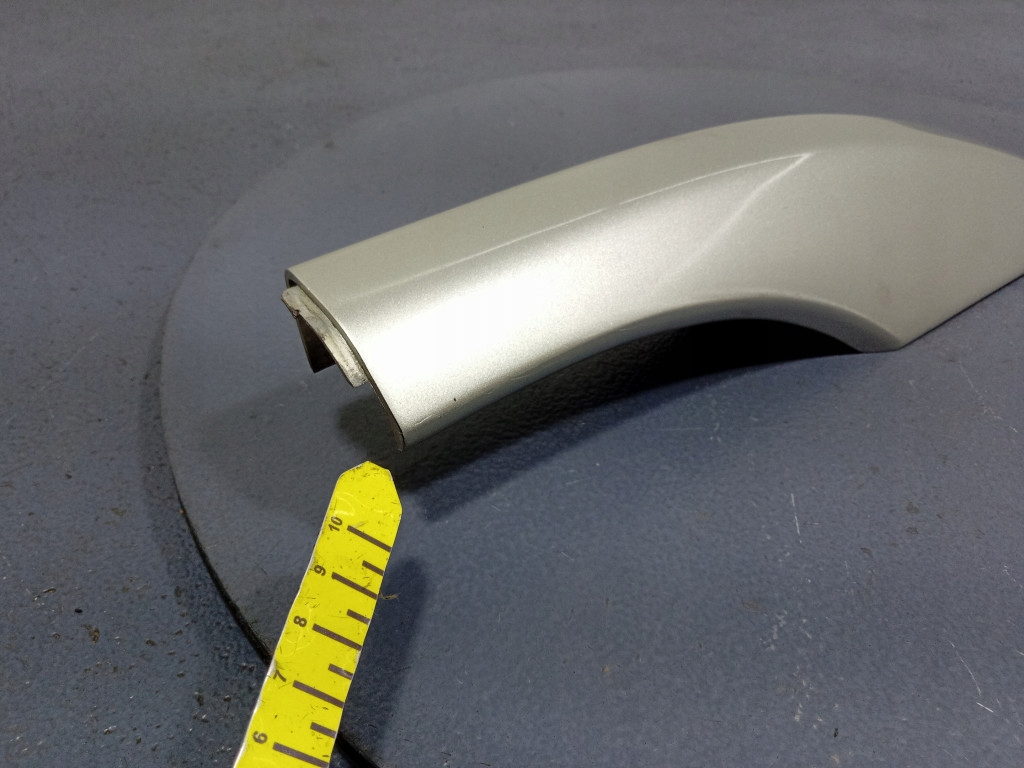 фото №8, Toyota avensis ii t25 kombi заглушка рейлинг левый задняя 63494