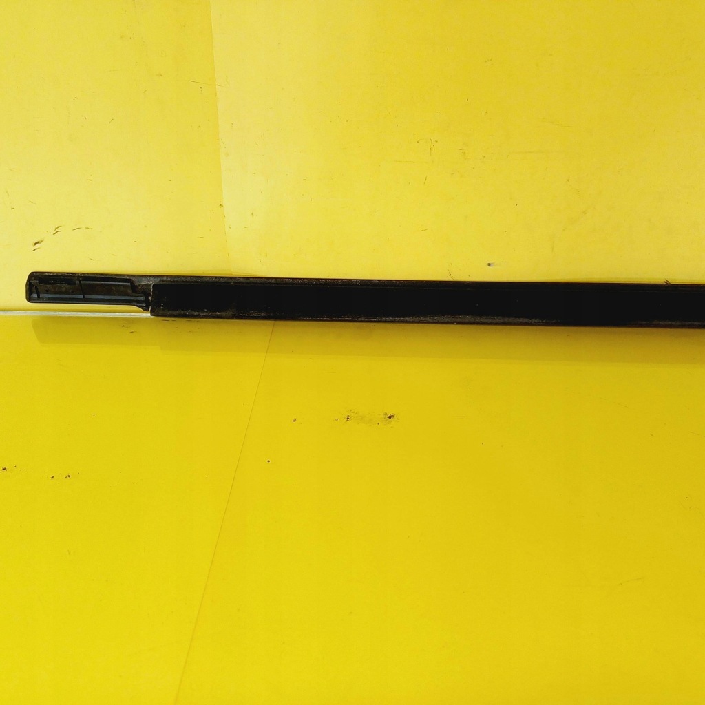 фото №6, Молдинг уплотнитель правый перед peugeot 306 nr127