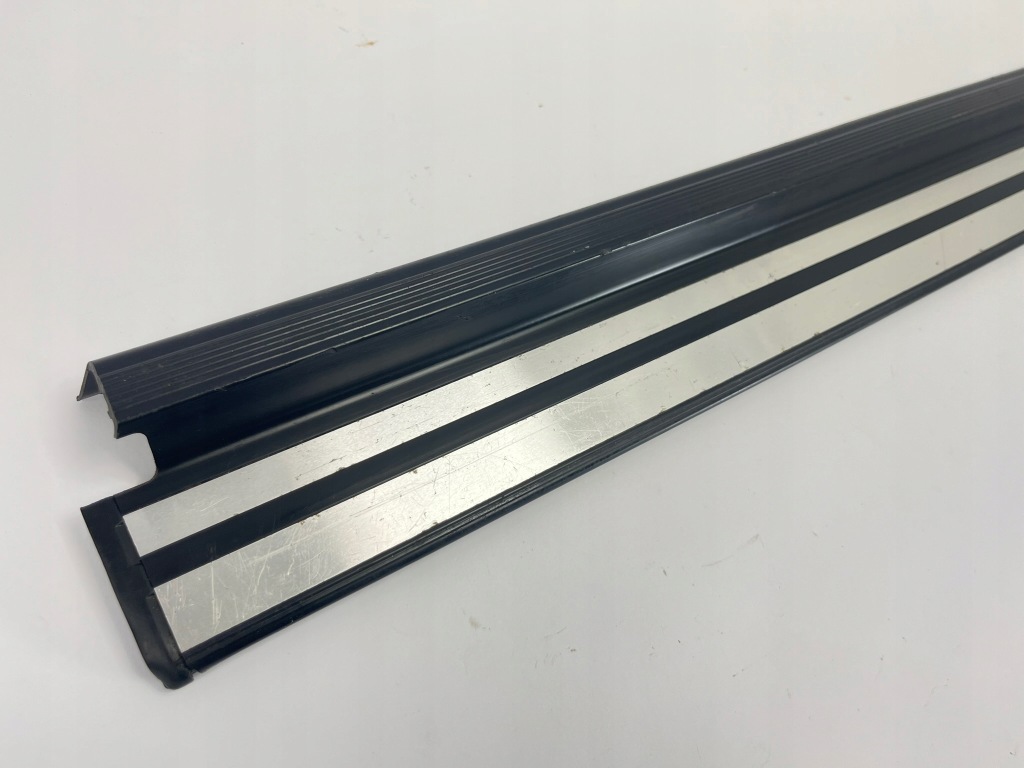 Молдинг порог накладка порог mercedes w124 sedan универсал задний  правый левый Киев