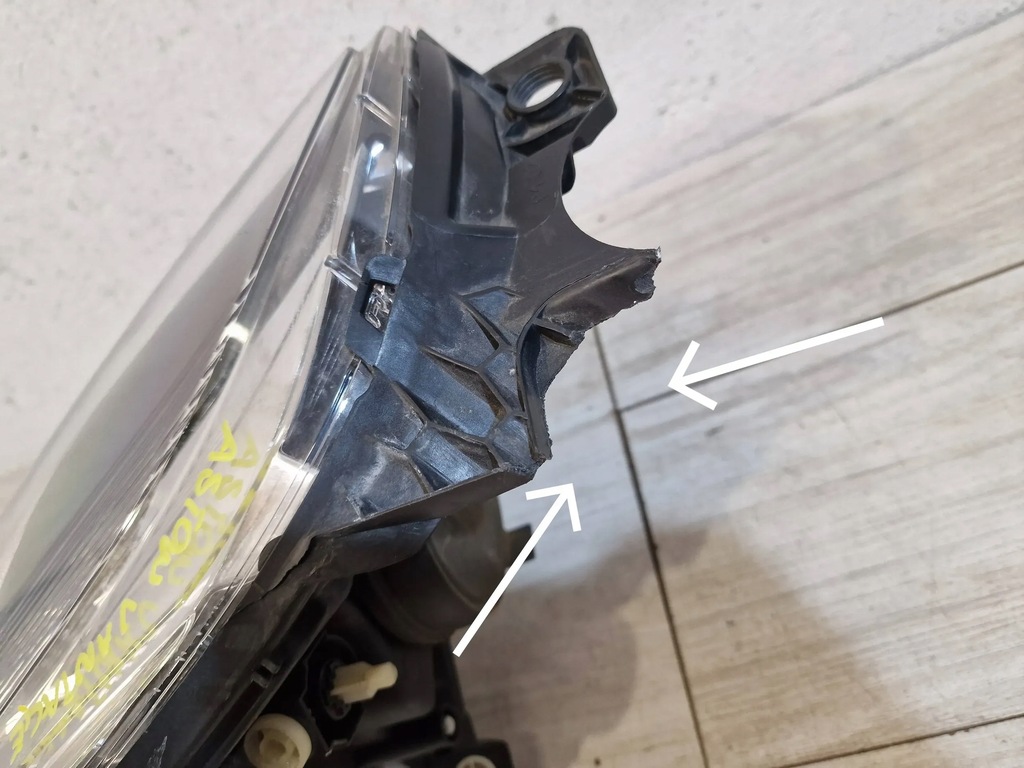 фото №7, Лампа права перед aston martin rapid ad43-13w029-bb