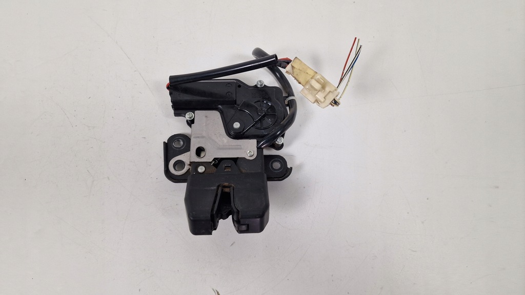 фото №1, Toyota avensis t25 sedan замок нижній задній кришки org.