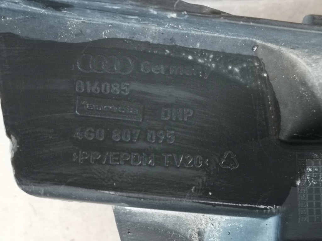 фото №10, Напрямна кронштейн розпилювача лівий audi a6 c7 бампера кронштейн