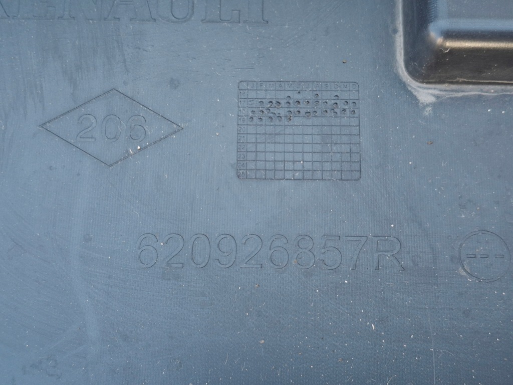 Renault captur lift накладка бампера решітка плита 6209268r/620269604r в Україні