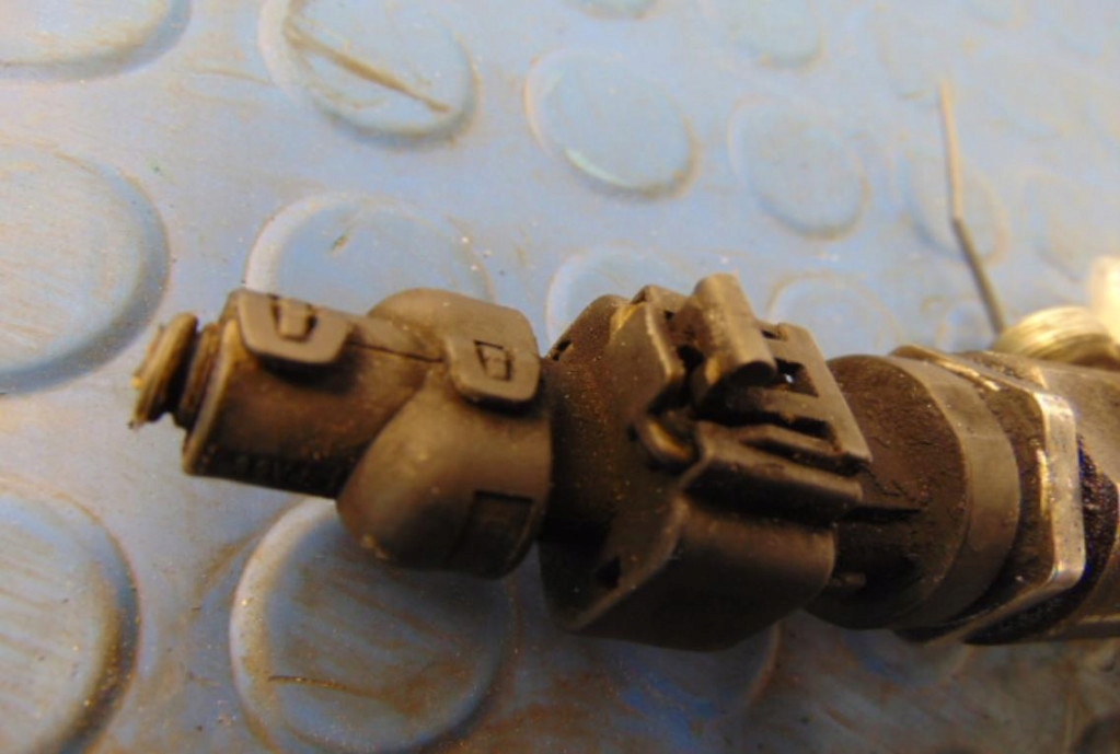 Alfa romeo 147 1.9jtd молдинг упорскування 55197370 0445214095 Недорого