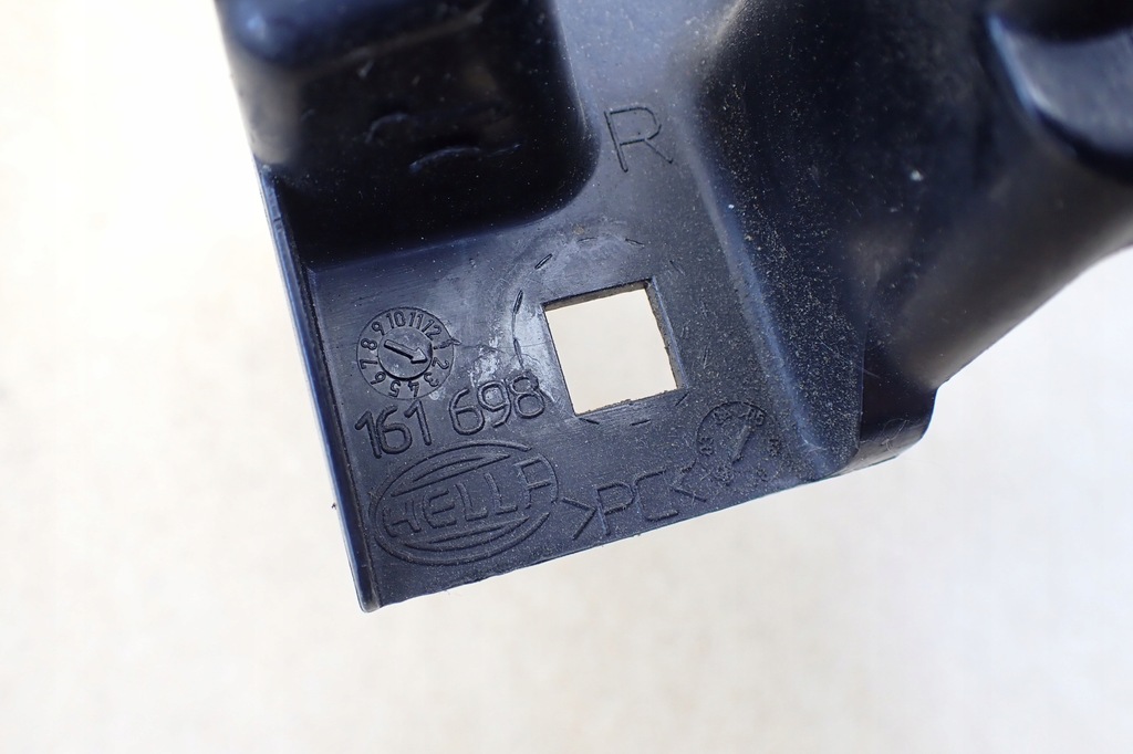 фото №7, Bmw 7 e65 lift lci направляющая кронштейн лампы правый перед 161698