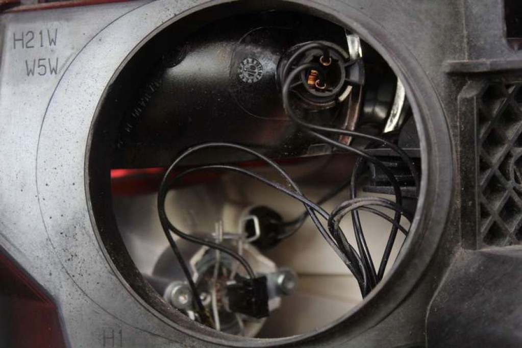 фото №8, Фара правый лампа перед uk 9681873680 citroen c3 picasso 08-17