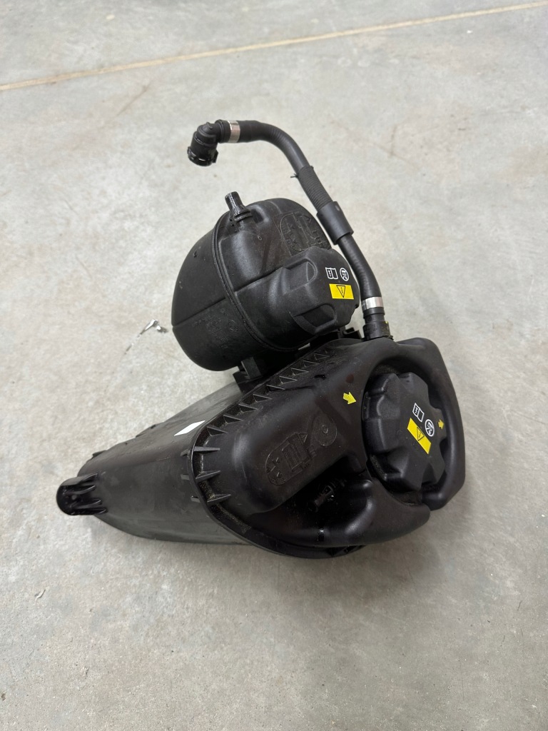 Бачок розширювальний kompletny bmw g30 9485733 9846642 оригінальний номер Оригінал