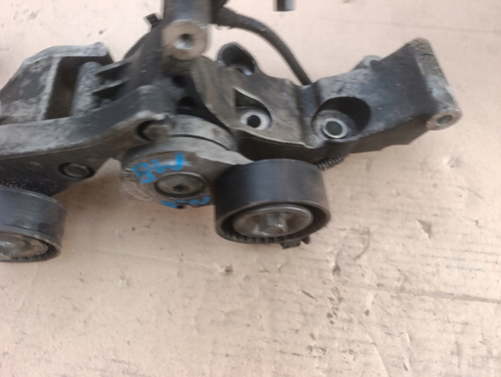 Кронштейн основание генератора opel astra j meriva b 1.7 cdti 98090590 в Украине