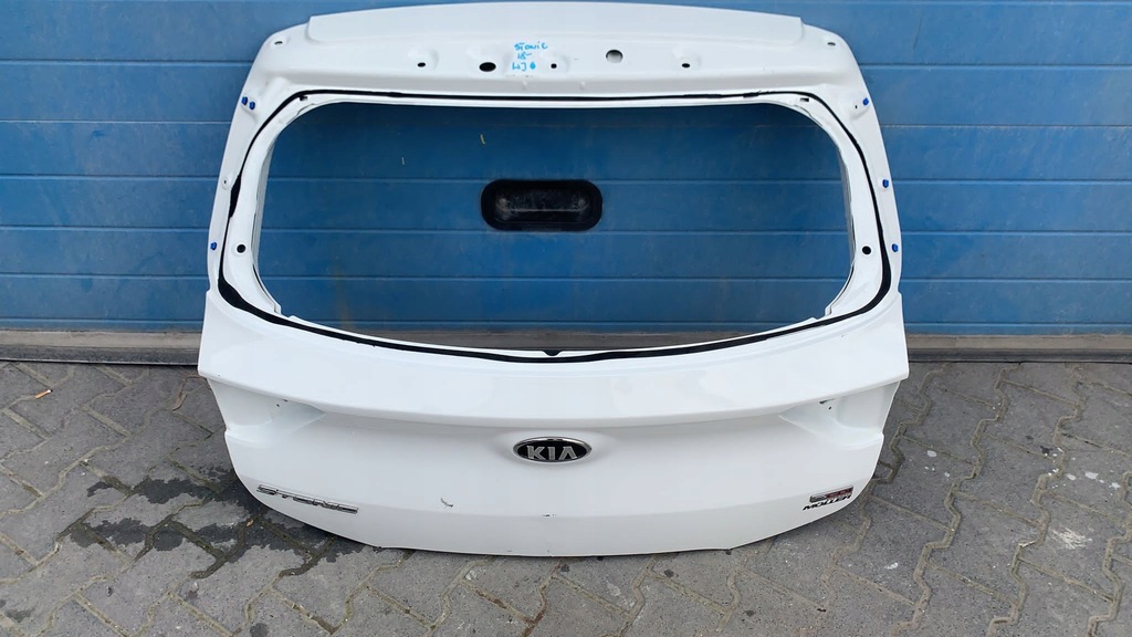 фото №1, Kia stonic 2018- крышка багажника задняя задняя