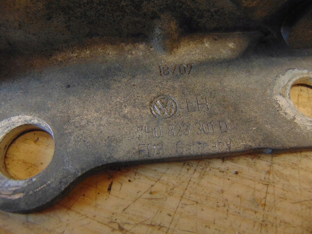 фото №5, Петля капот левый vw transporter t5