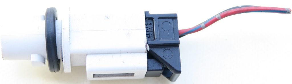 фото №1, Разъём лампы перед nissan primera p11 ксенон