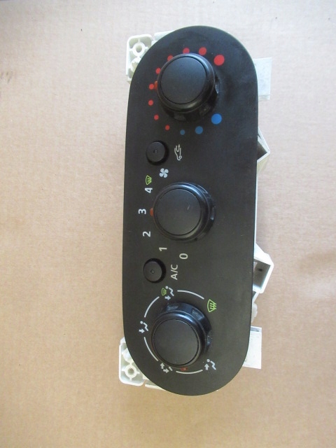 фото №1, Renault trafic iii vivaro панель кондиционера